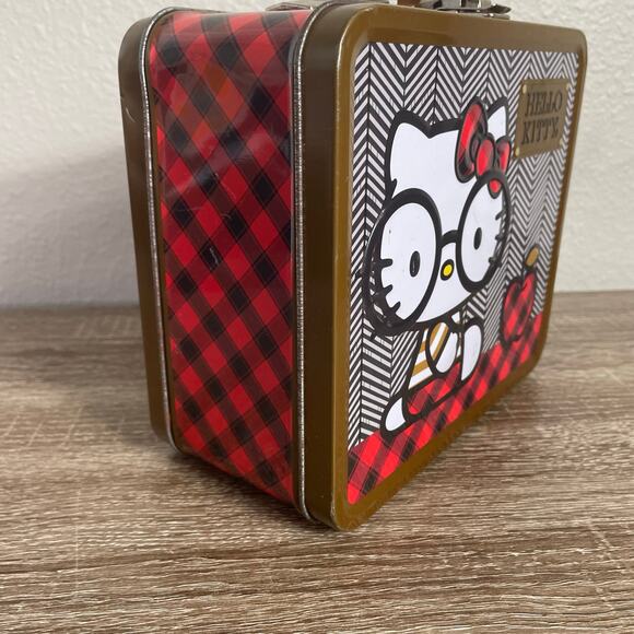 Hello‎ Kitty Luvnugget Plaid Tin Lunch Box Red Black 2012 Sanrio Collectible - Picture 11 of 12